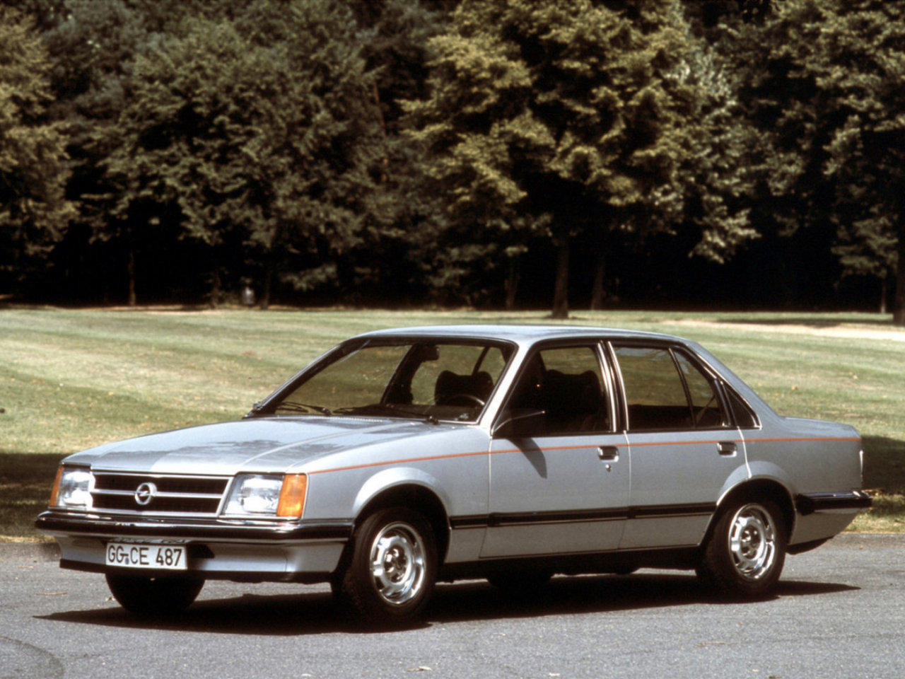 Opel Commodore  2.5 S 115 KM SUV