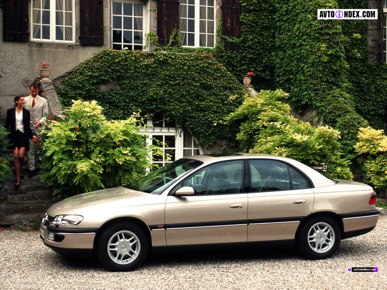 Opel Omega  2.0 i 116 KM Sedan