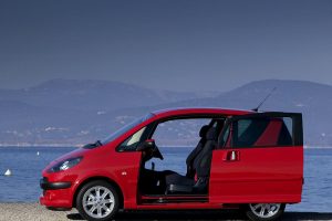 Peugeot 1007 1.6 i 16V 110 KM Minivan