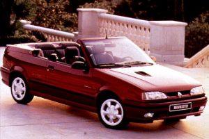 Renault 19  1.8 i 90 KM Hatchback