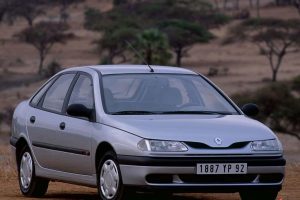 Renault Laguna 1.6 i 16V 107 KM Hatchback