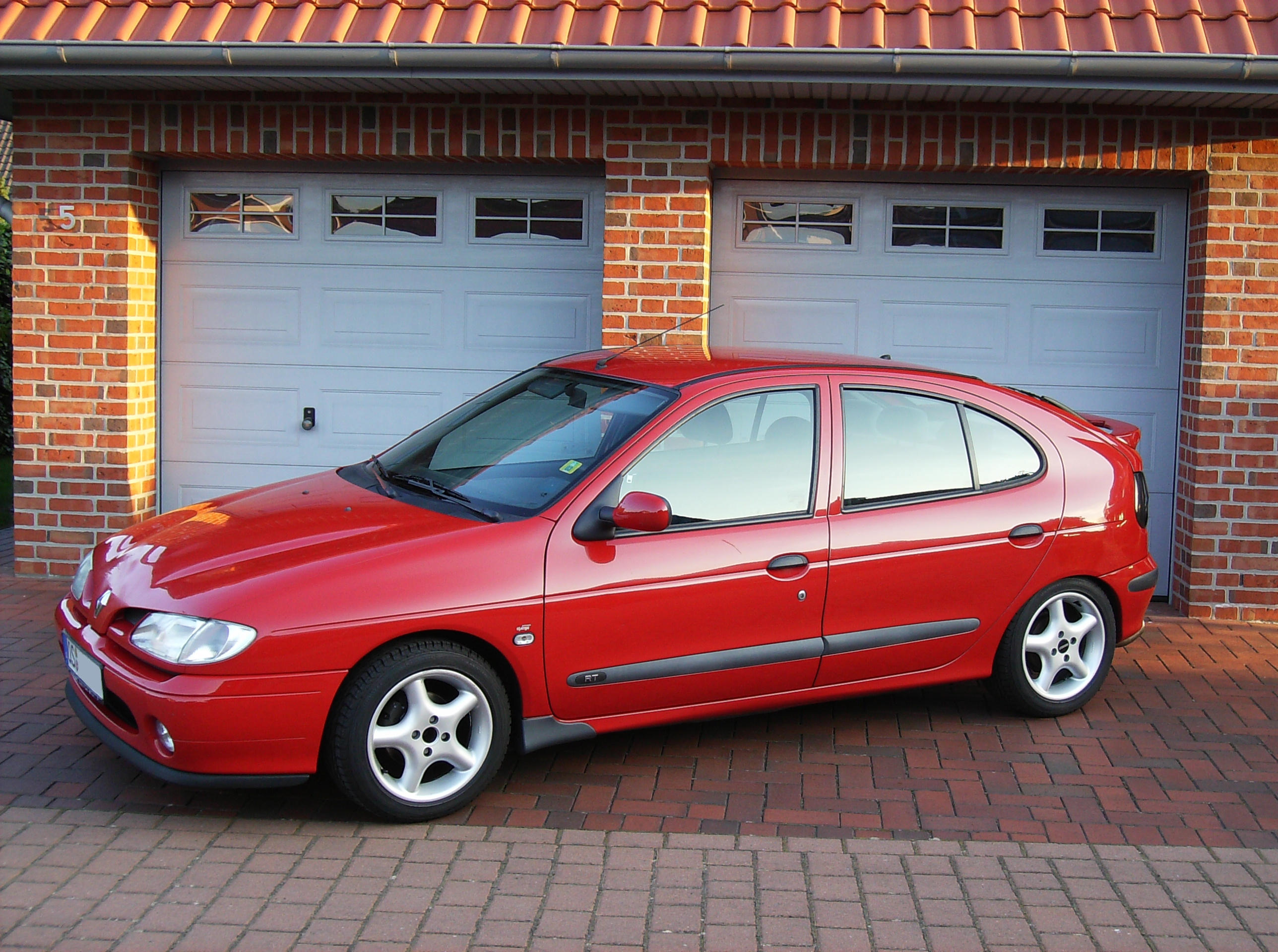 Renault Megane  1.6 i 16V 107 KM - dane techniczne, wymiary, spalanie i opinie