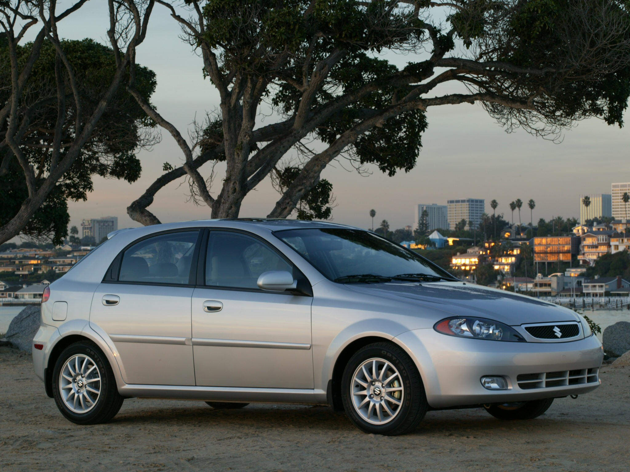 Suzuki Reno 2.0i - dane techniczne, wymiary, spalanie i opinie