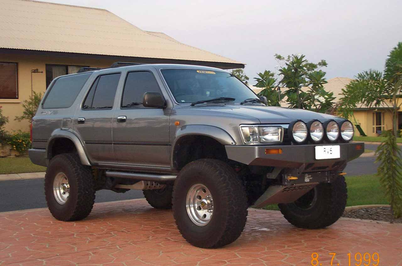 Toyota 4runner 2.4 i 5 dr 114 KM - dane techniczne, wymiary, spalanie i opinie