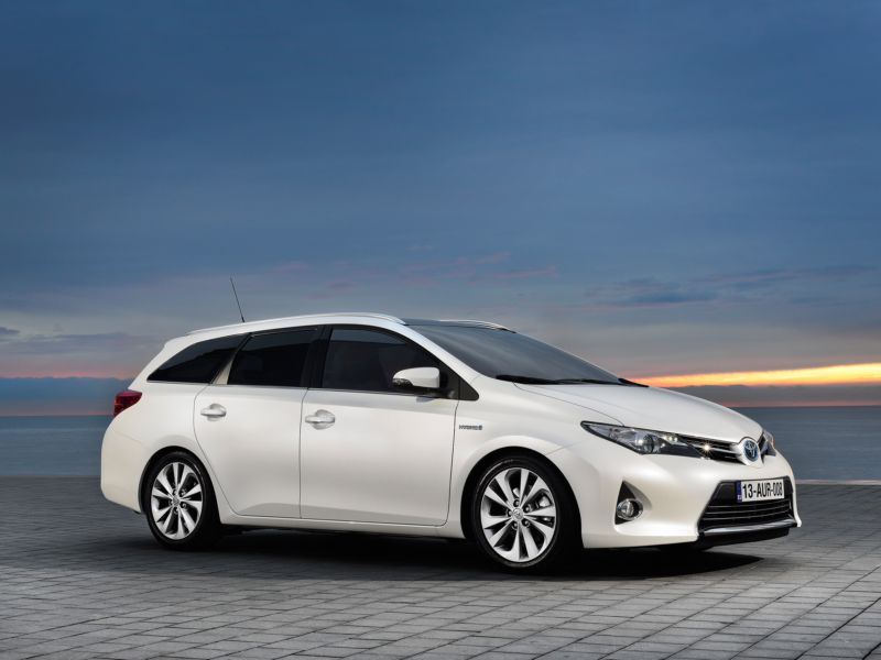 Toyota Auris  1.8hyb CVT (99 HP) - dane techniczne, wymiary, spalanie i opinie