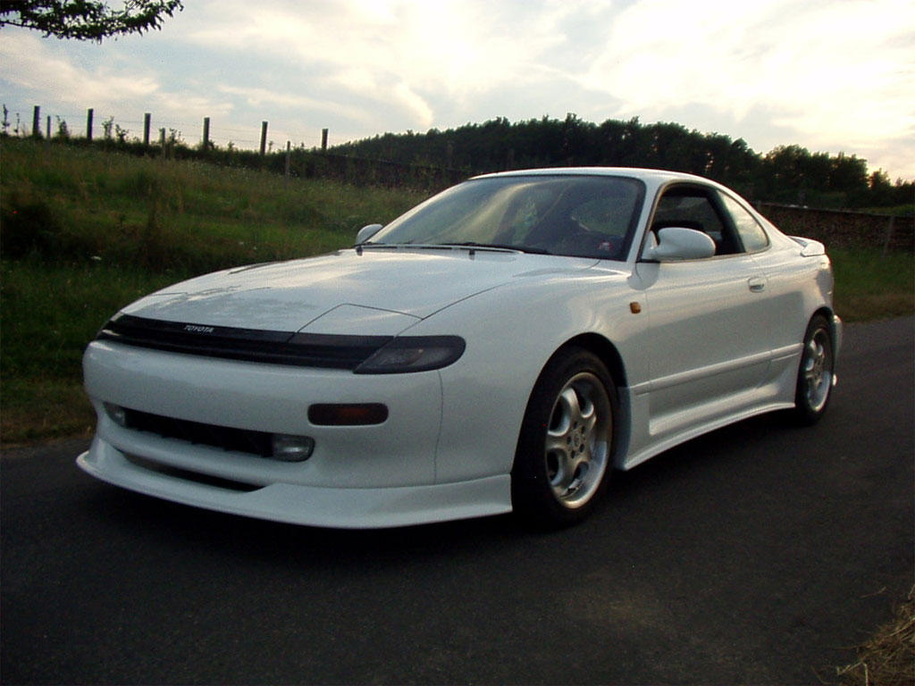 Toyota Celica 2.0 i 16V Turbo 4WD 208 KM - dane techniczne, wymiary, spalanie i opinie