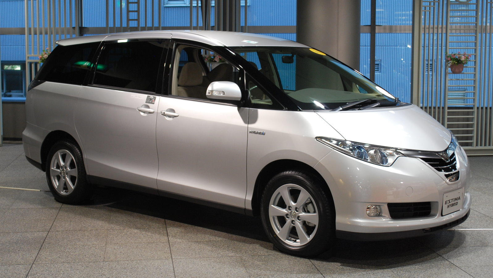 Toyota Estima  2.4 i 132 KM - dane techniczne, wymiary, spalanie i opinie