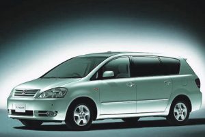 Toyota Ipsum  2.4 i 16V 4WD 160 KM Minivan
