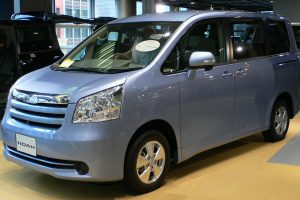 Toyota Noah  2.0 i 156 KM Minivan