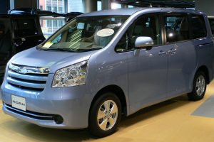Toyota Noah 2.0 i 156 KM Minivan