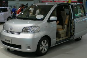 Toyota Porte  1.3i 88 KM Minivan