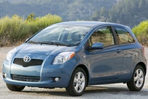 Toyota Yaris 1.3 i VVT i 87 KM AT 3d Hatchback
