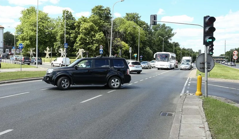 zawracanie na skrzyżowaniu 