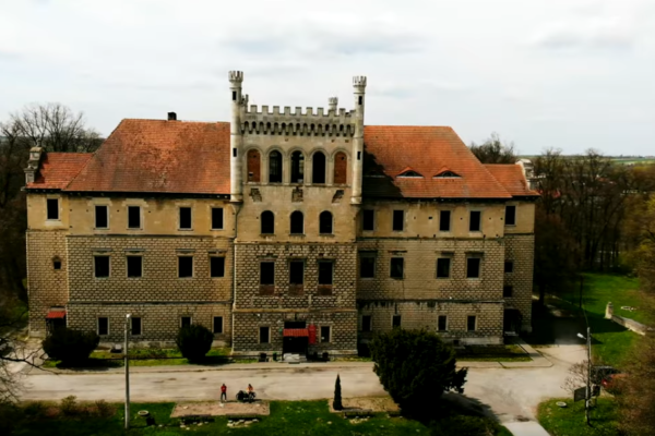 Zamek Mirów w Książu Wielkim